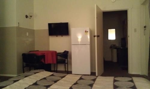 อวาลอน โมเต็ล (Avalon Motel)3