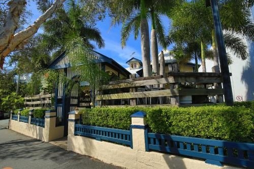 โรงแรมบริสเบน แมเนอร์ (Brisbane Manor Hotel)0