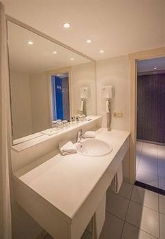 Ostend Hotel1