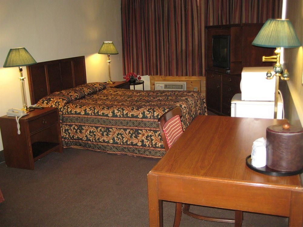 Mid-Town Hotel2