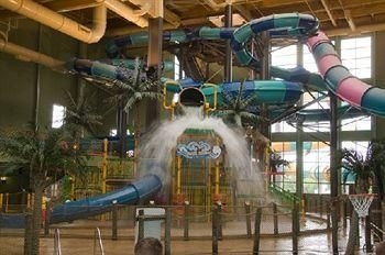 Maui Sands Resort & Indoor Waterpark3