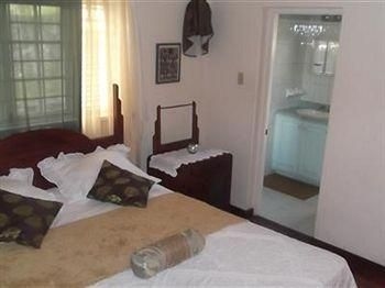 Hill Top Kingston Jamaica Bed & Breakfast1