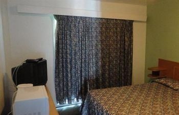 Castaway Motel1