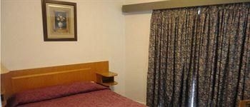Castaway Motel2