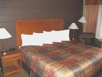 Bonnyville Neighbourhood Inn0