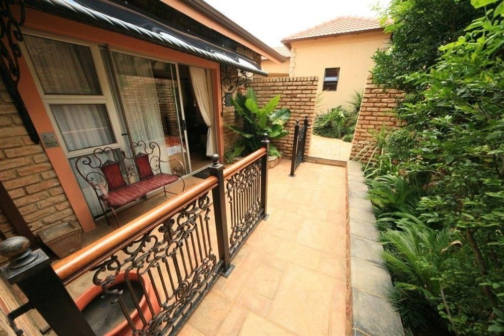 Le Cozmo Guest House1