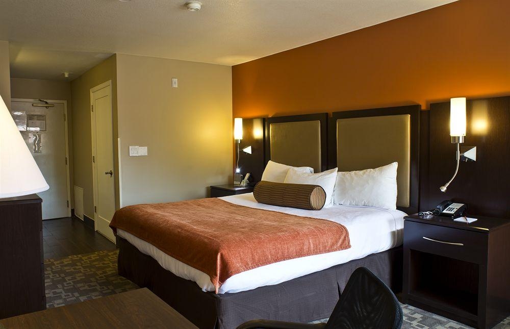 Crestview Hotel2