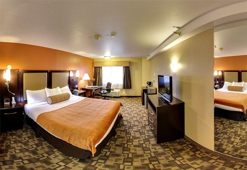 Crestview Hotel0