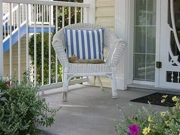 Lakeside Country Inn2