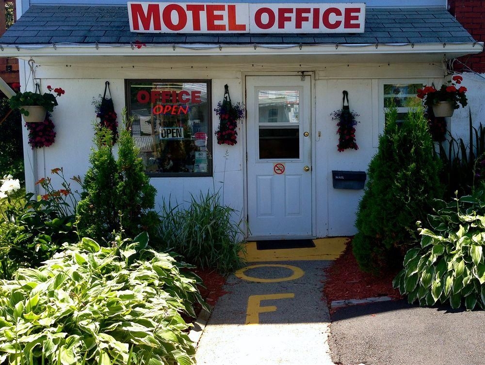 Hillside Motel1