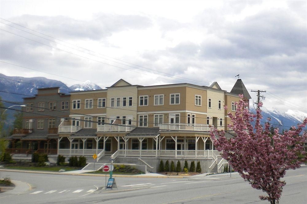 Pemberton Gateway Village Suites Hotel1