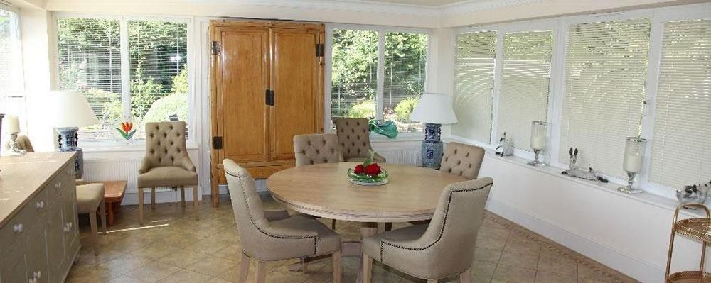 Appletree Court House4