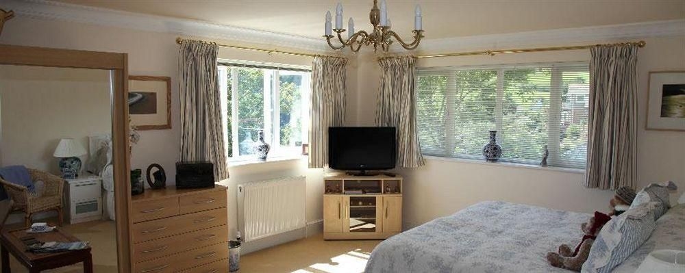 Appletree Court House3