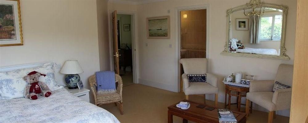 Appletree Court House2