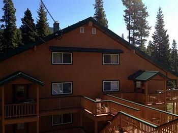 Apex Whitetail Chalet Vacation Condo Rentals3