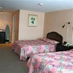 Lakeside Inn0