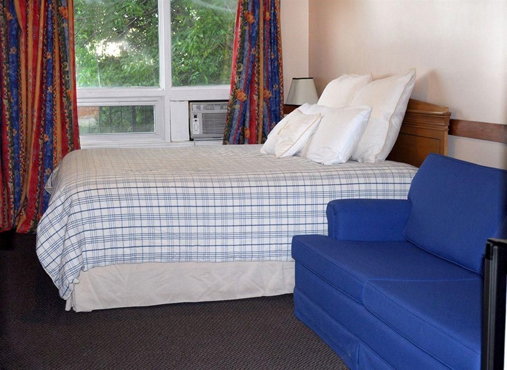 Lakeside Inn4