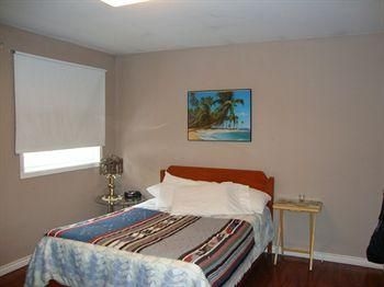 Port Hope Holiday Home1