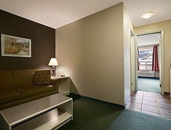 SUPER 8 REVELSTOKE BC3