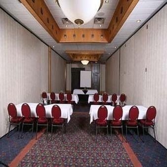 Stonebridge Hotel Grande Prairie3