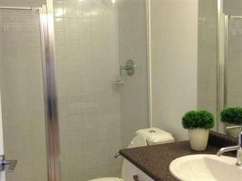 Downtown 2 Bedroom Condo4