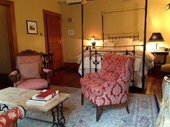 The Inn at Irving Place0