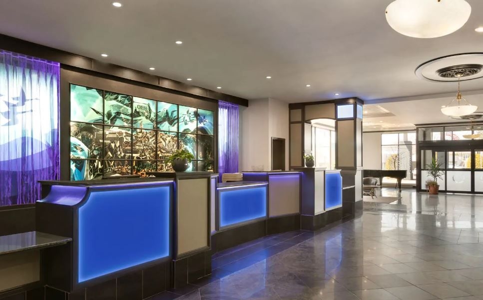 Travelodge Hotel & Convention Center0