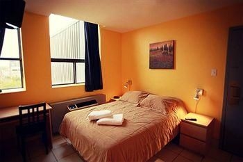 HI-Toronto Hostel0