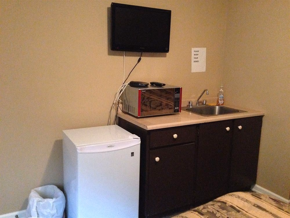 Squamish Budget Inn3