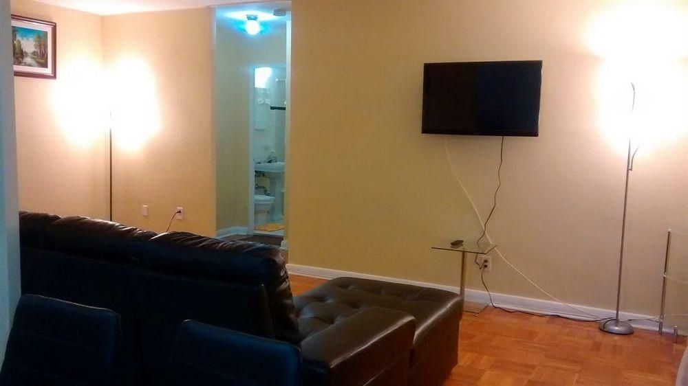 Toronto Furnished Living-896 Eglington E4