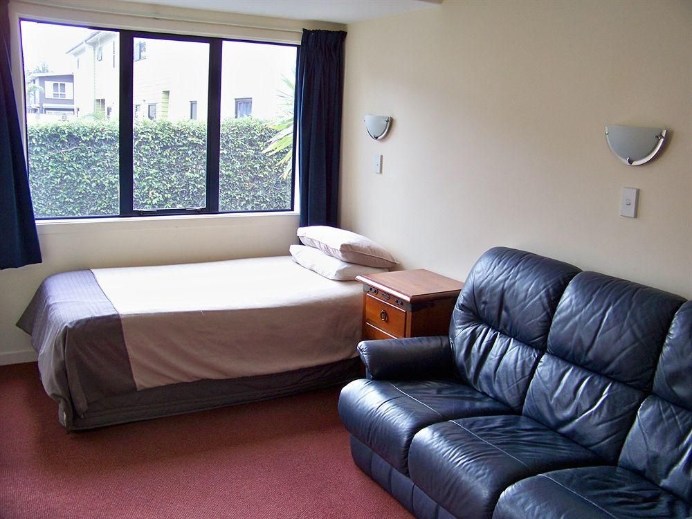 Aaron Court Motor Inn3