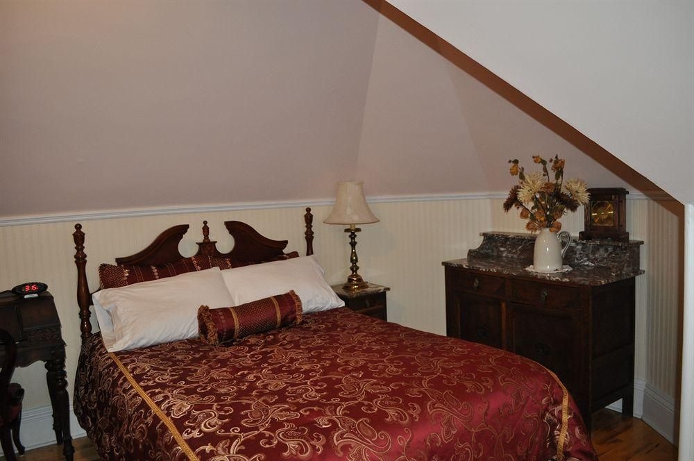 Summerside Inn Bed and Breakfast1