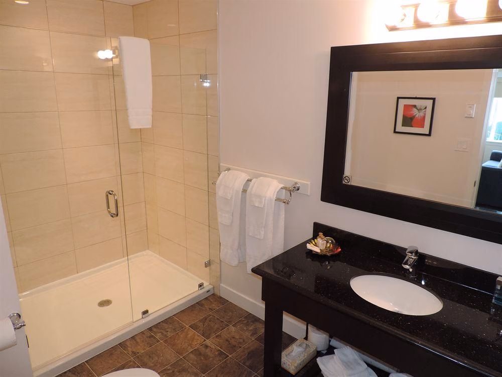 The Bayshore Waterfront Inn4