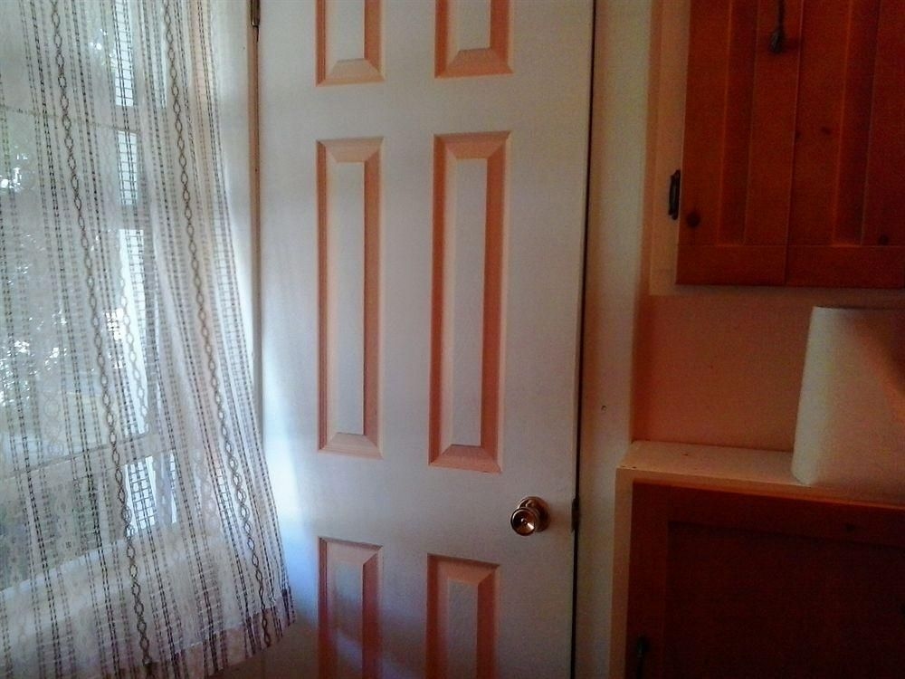 Port Hope Economy Apartments2