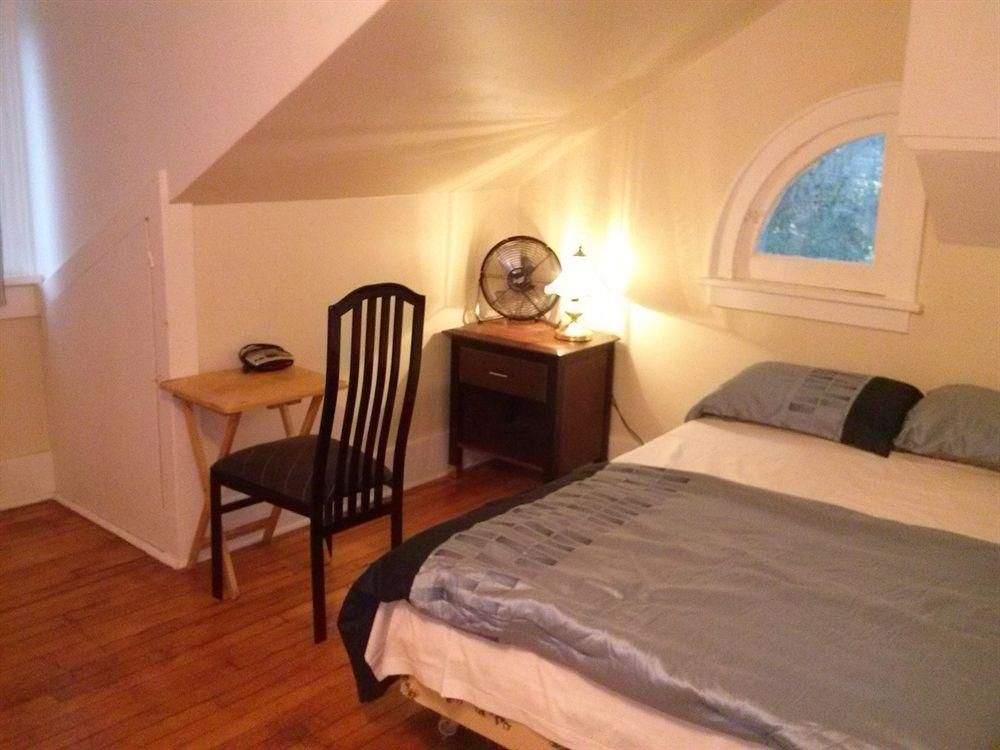 Port Hope Economy Apartments1