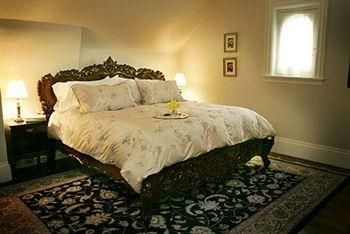 Auberge Victoria Rose Inn3