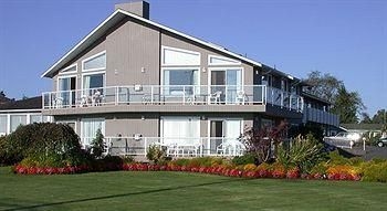 The Cedarwood Inn & Suites2
