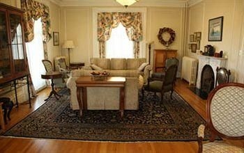 Homeport Historic Bed & Breakfast/Inn c 18584