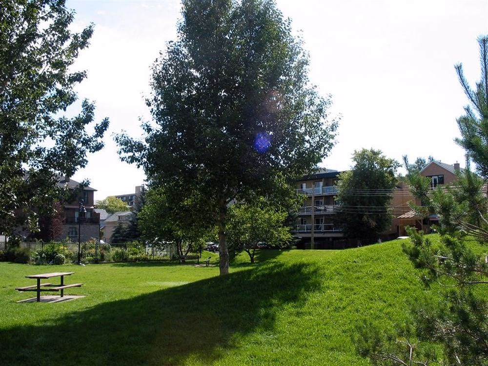 Westways Calgary Guest House Bed & Breakfast0