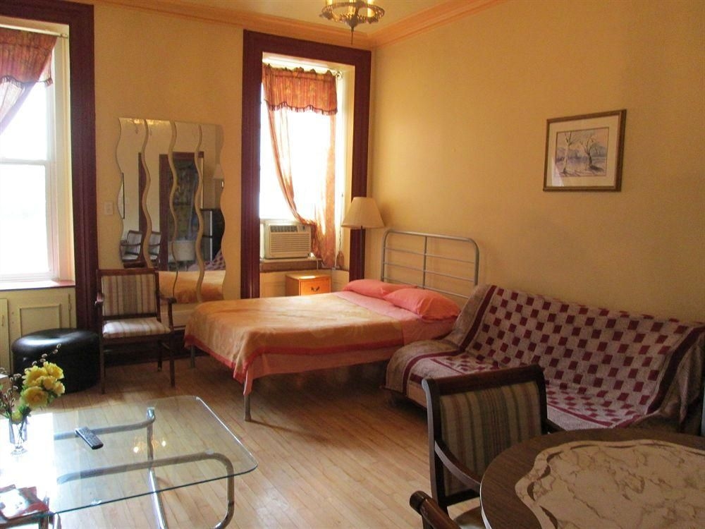 Hotel & Suites Place des Arts1