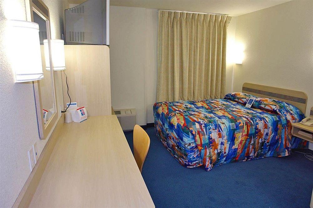 Motel 6 Stony Plain Ab3