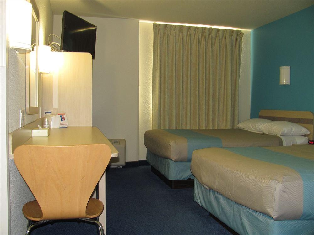Motel 6 Stony Plain Ab4