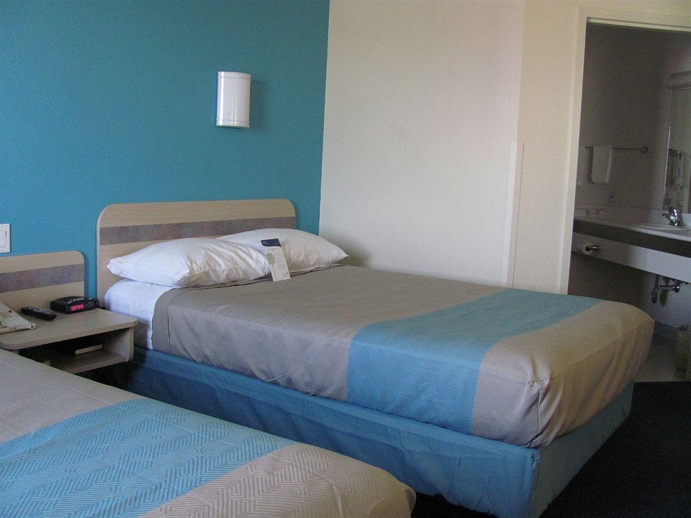 Motel 6 Stony Plain Ab2