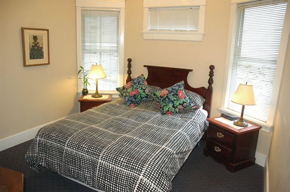 Cambie Lodge B&B1