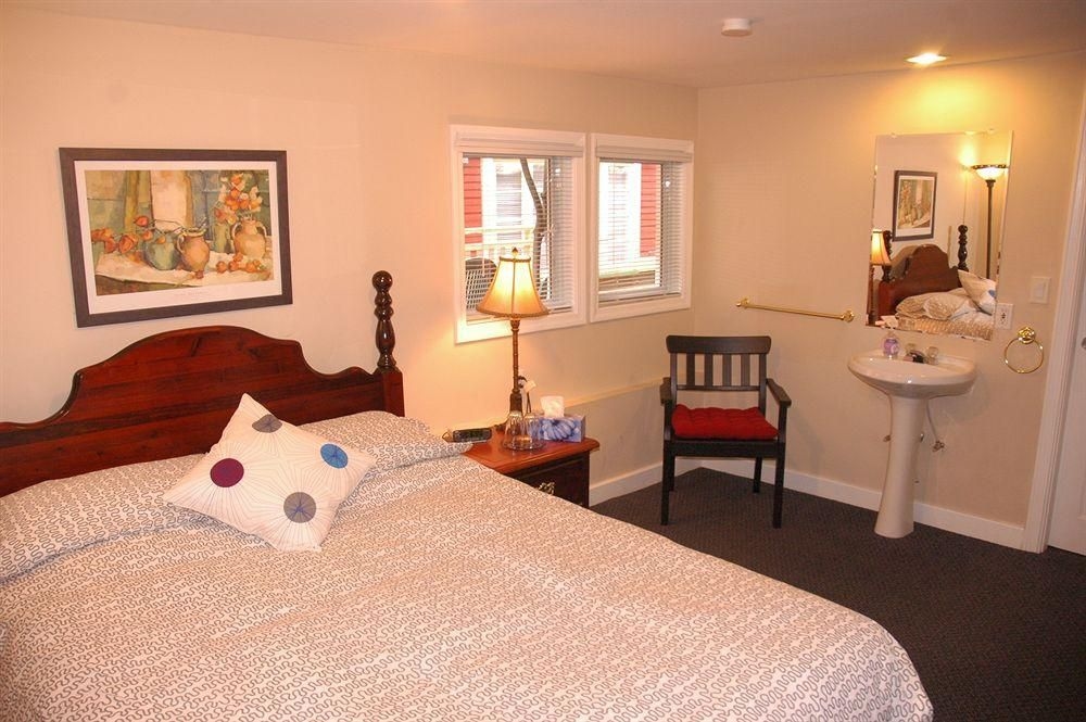 Cambie Lodge B&B4