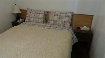 Dolphin Motel0