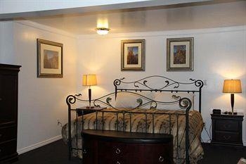 Acorn Motel2