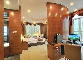 Luanchuan Re-Channel Ferry Lake Hotel2