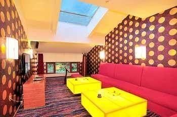 Luanchuan Re-Channel Ferry Lake Hotel1