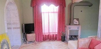 Pink Four Hotel - Dali1